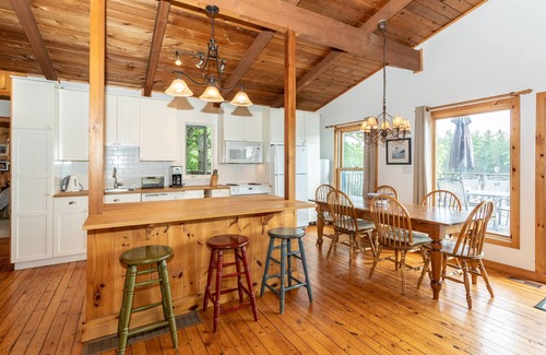 Gravenhurst Cottage | Waterfront Cottage on Muldrew Lake, Muskoka
