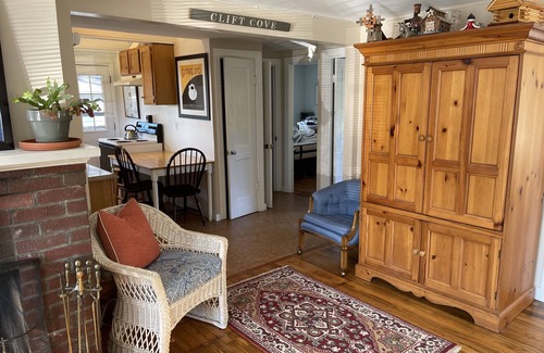 Buzzards Bay House | Waterfront Cottage on Scenic Cove. Price Change!