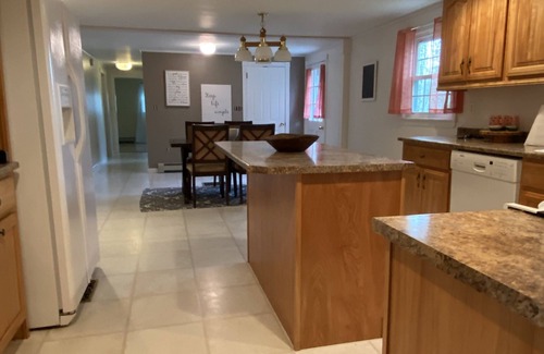 Conway House | Waterfront Cottage on the Saco River and 10 minutes to skiing!