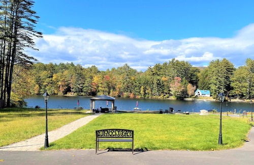 Lake Luzerne House | Waterfront cottages near lake george and saratoga springs