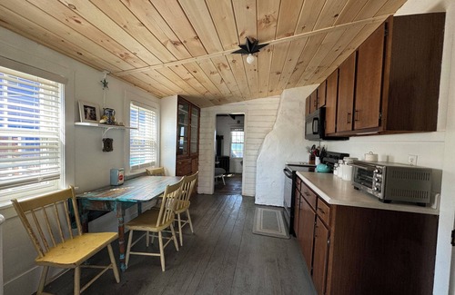 Newbury Cottage | Waterfront Cottage with Private Beach