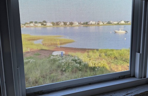 Newbury Cottage | Waterfront Cottage with Private Beach
