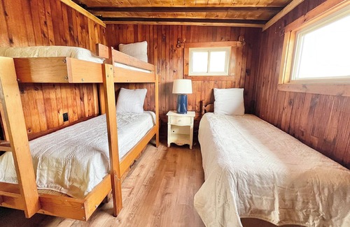 Old Saybrook Cottage | Waterfront cottage with private beach!