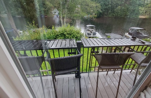 Salem House | Waterfront Cottage