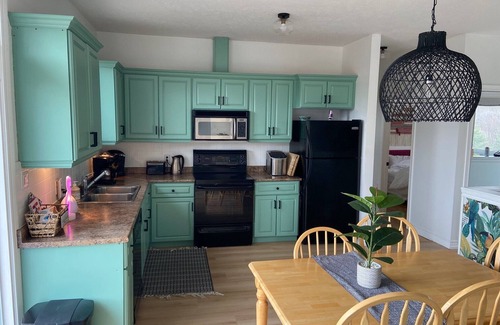 Magnetawan Cottage | Waterfront cottage with games room on Lake Cecebe
