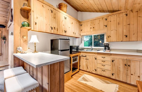 Langley Cottage | Waterfront Cottage with High-Speed WiFi, Ocean View, Private Deck, & Kitchenette