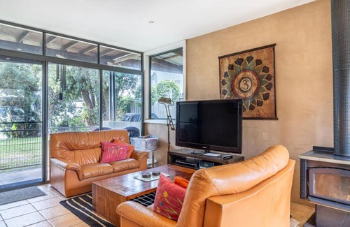 Sussex Inlet House | Waterfront Delight on Cater