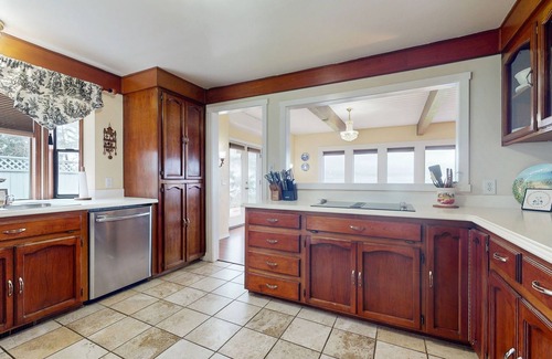 Oak Harbor House | Waterfront dog-friendly home w/free WiFi, central A/C, a dry sauna, & firepit