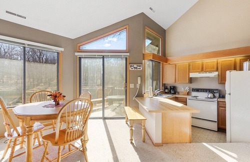 Fontana Condo | Waterfront |Duck Pond Getaway at Abbey Springs |Golf Cart |Pools |Clubhouse |Fitness Center