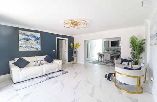 Ruskin House | Waterfront Elegance
