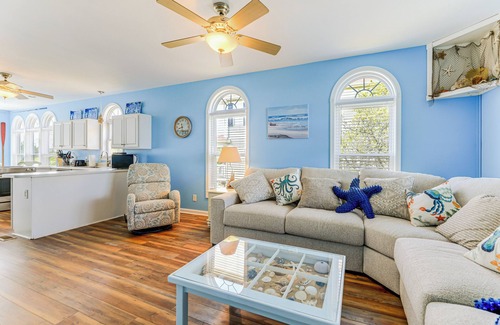 Emerald Isle Cottage | Waterfront Emerald Isle Home w/Dock Access!