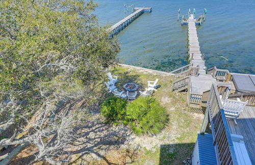 Emerald Isle Cottage | Waterfront Emerald Isle Home w/Dock Access!