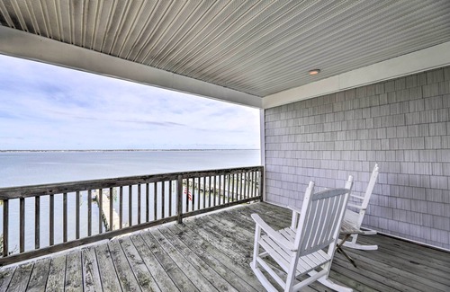 Emerald Isle Cottage | Waterfront Emerald Isle Home w/Dock Access!