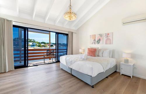 Mermaid Waters House | Waterfront Escape in Mermaid Waters - CoastHM