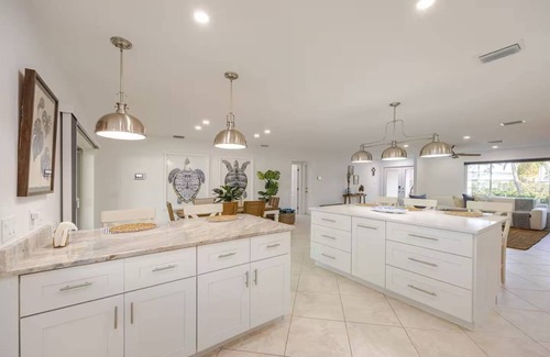 Eight Lakes House | Waterfront Escape Luxurious Stay