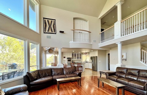 Orondo House | Waterfront Escape: Pet-Friendly, Hot Tub, Family Reunions, 10 Mins to Chelan Fun