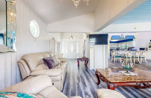 Putnam Hall House | Waterfront Estate - Dock, Hot tub, & Views