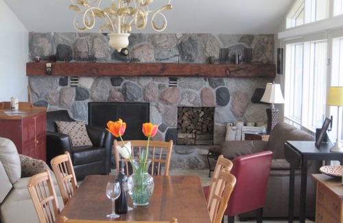 Picton Cottage | Waterfront Executive Retreat with a Hot Tub