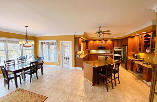 Spotsylvania House | Waterfront Executive Retreat House