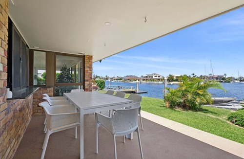 Runaway Bay House | Waterfront Family Home - Runaway Bay