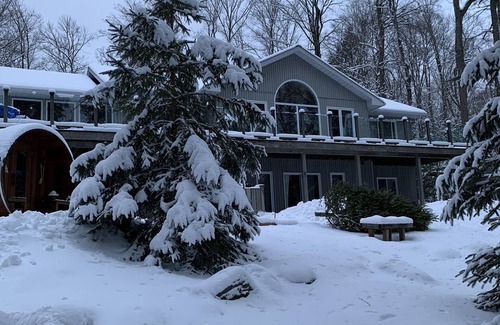 Eagle Lake Cottage | Waterfront Family Retreat w/Sauna, Hot tub, Fire Pit, Sandy Beach, Deep off Dock