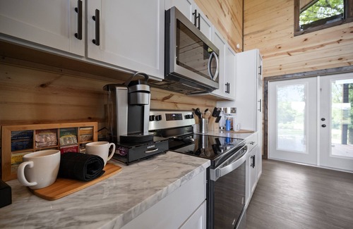Golden Cabin | Waterfront | Firepit | Hot Tub| Pets OK!| Starlink