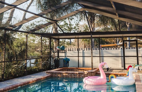 Ozona House | Waterfront FREE heated Pool, family and pet friendly in Palm Harbor!