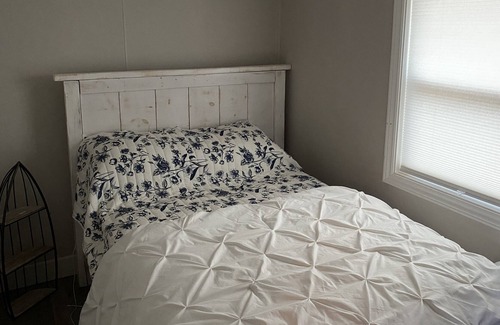 Parham Cottage | Waterfront Fully Renovated 4 Season Cottage