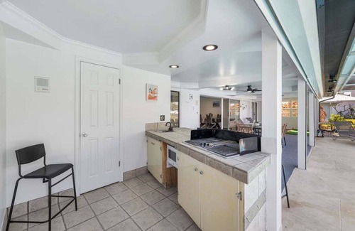 Caloosahatchee House | Waterfront Fun with Heated Pool, Dock & Outdoor Kitchen - Villa Sunshine - Roelens