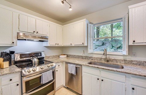 Gainesville House | Waterfront Gainesville Home w/Private Boat Dock!