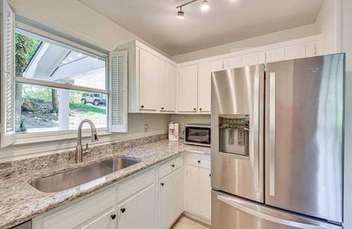 Gainesville House | Waterfront Gainesville Home w/Private Boat Dock!
