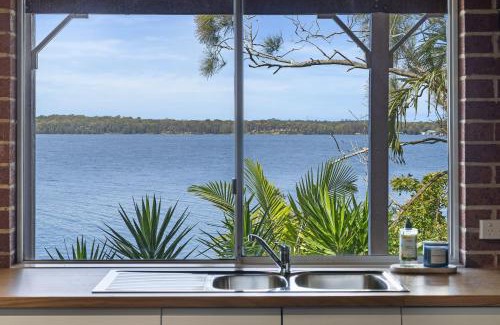 Sunshine House | Waterfront Games Room,Jetty Access & Views