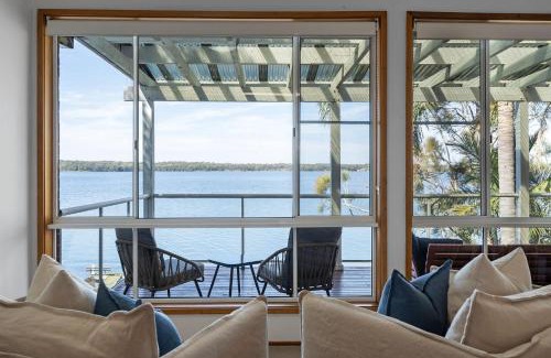 Sunshine House | Waterfront Games Room,Jetty Access & Views