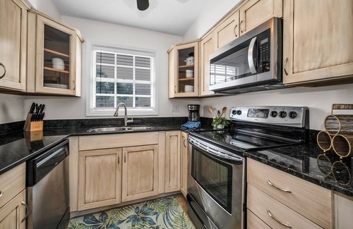 Coquina Key House | Waterfront Gated Resort Style Living Townhome St. Pete- 10 mins DT, 20 min Beach