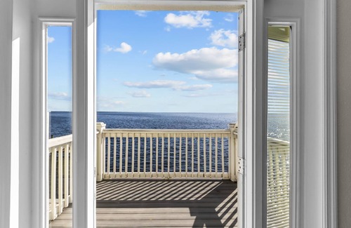 Coquina Key House | Waterfront Gated Resort Style Living Townhome St. Pete- 10 mins DT, 20 min Beach