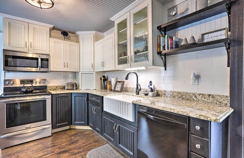 Eatonton House | Waterfront Gem on Lake Sinclair with Boat Dock!