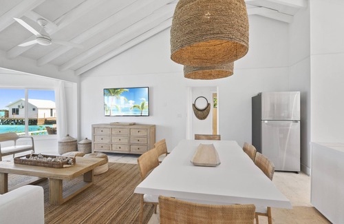 George Town House | Waterfront Georgetown home, 8ppl,Chef, Boat Tour