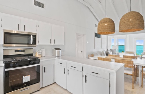 George Town House | Waterfront Georgetown home, 8ppl,Chef, Boat Tour