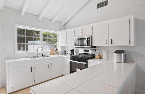 George Town House | Waterfront Georgetown home, 8ppl,Chef, Boat Tour