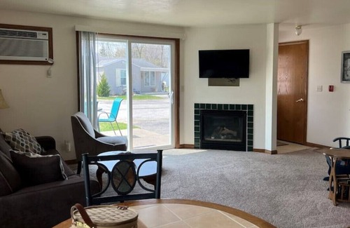Luxemburg Condo | Waterfront get away! Green Bay and Door County.