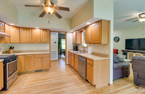 Gassville House | Waterfront Getaway w/Patio on the White River!