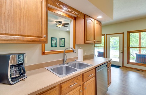 Gassville House | Waterfront Getaway w/Patio on the White River!