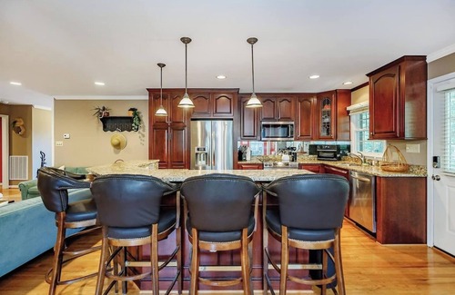Troutman House | Waterfront Getaway on Quiet Cove