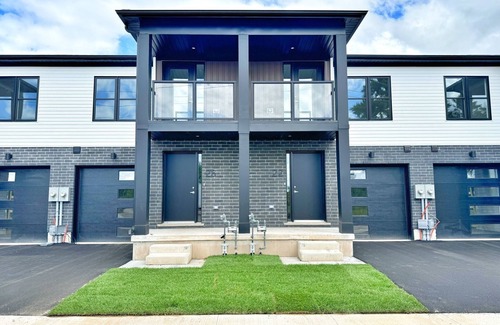 Welland House | Waterfront Getaway: Peaceful Canal Escape