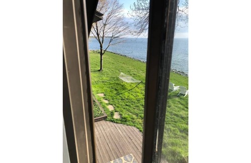 Stevensville Apartment | Waterfront Getaway - View of bay from your bed