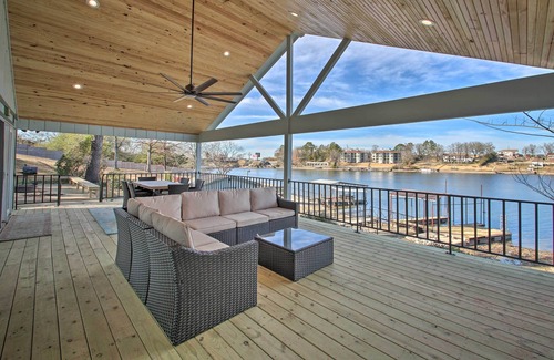 Lake Hamilton Cottage | Waterfront Getaway w/Dock on Lake Hamilton!