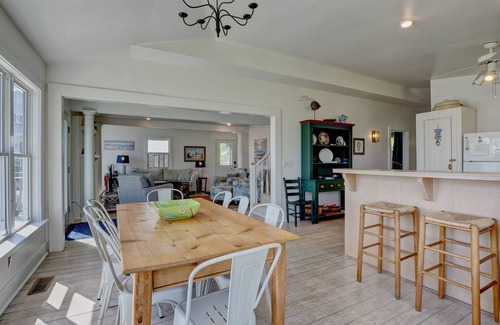Swansboro House | WATERFRONT, gorgeous, PVT DOCK, relax, DOWNTOWN, fish, RETREAT