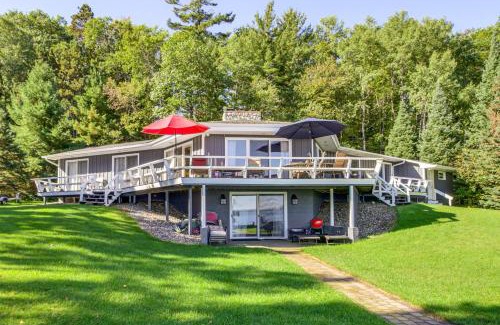 Nisswa House | Waterfront Gull Lake with Dock Family Friendly!