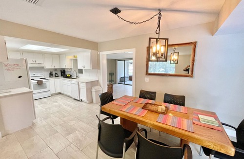 Orient Park House | Waterfront, Hard Rock, Ampitheater All In Your Backyard!