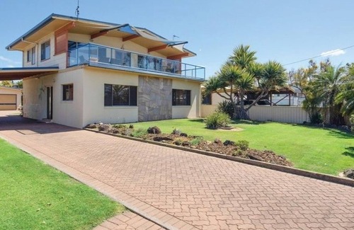 Maroochydore House | Waterfront Haven At Maroochydore
